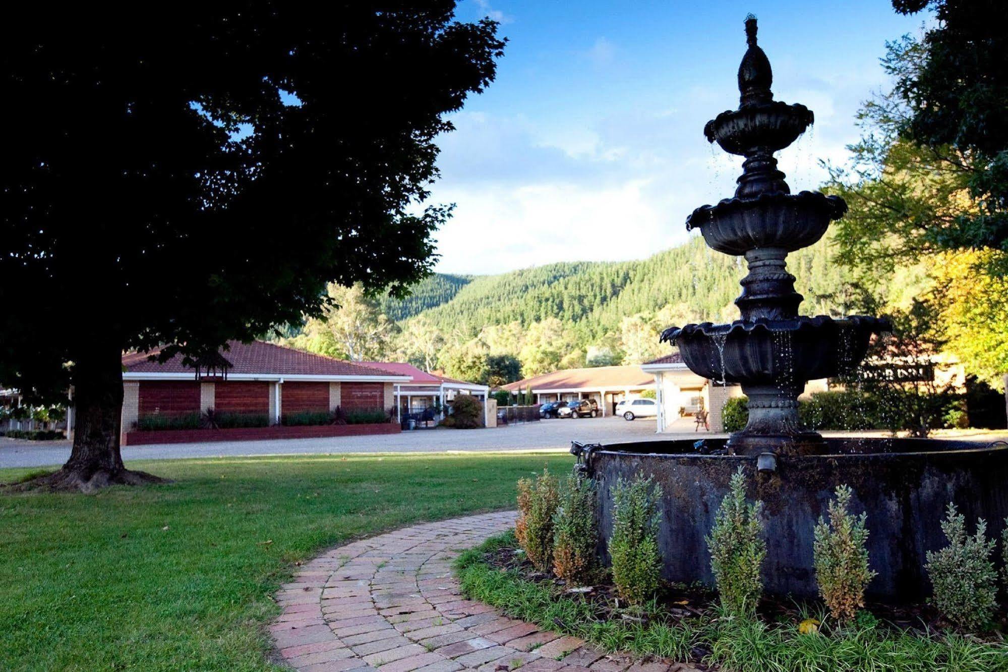 Sundowner Ovens Valley Motor Inn Bright Exterior photo